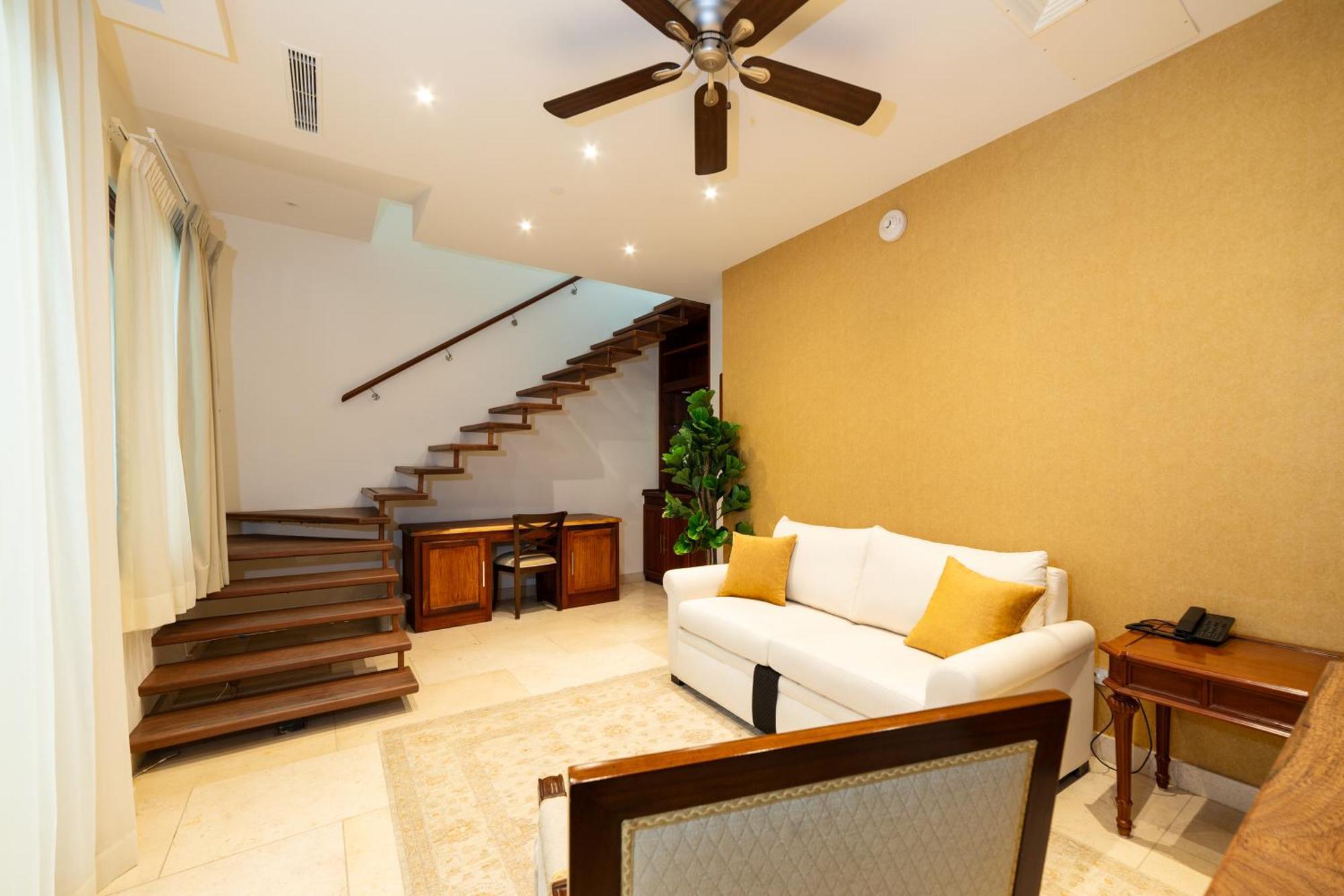 Hotel Plaza Herrera Панама Экстерьер фото
